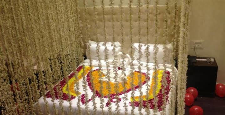 Grand Nakshatra Hotel Anand Bagian luar foto